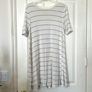 Lou and Grey swing sweater dress. Cream and grey. Large. Excellent condition.